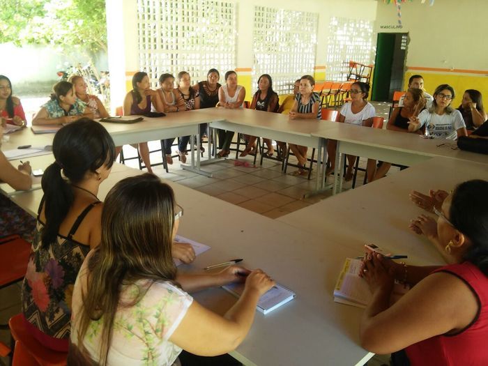 Prefeito Zé Resende e se reúne com equipe da Semec para discutir matriculas de novas turma da EJA. - Imagem 4