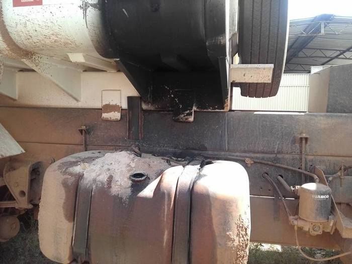 Caçamba da Prefeitura de N. S. dos Remédios é incendiada  - Imagem 2