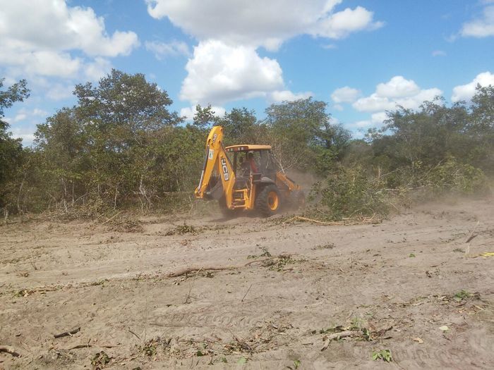 Prefeito Zé Resende acompanhado de Técnicos e assessores visitam local onde será  instalados a micro destilaria de álcool, açúcar mascável, cachaça, r - Imagem 1