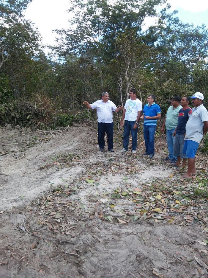 Prefeito Zé Resende acompanhado de Técnicos e assessores visitam local onde será  instalados a micro destilaria de álcool, açúcar mascável, cachaça, r - Imagem 6