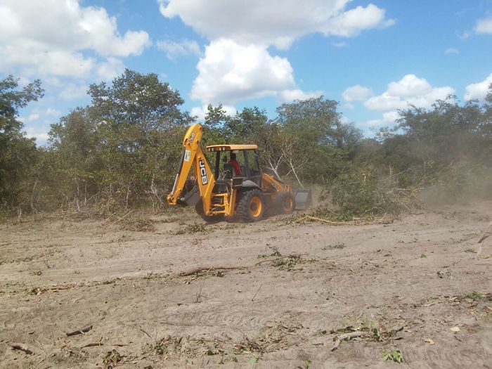 Prefeito Zé Resende acompanhado de Técnicos e assessores visitam local onde será  instalados a micro destilaria de álcool, açúcar mascável, cachaça, r - Imagem 8