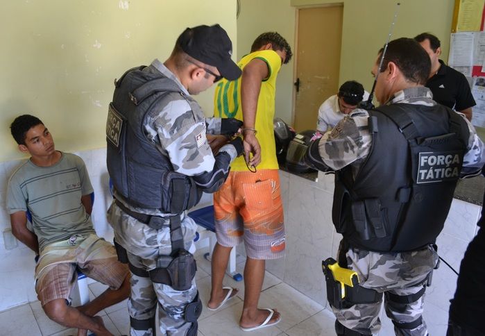 Dupla é presa em Parnaíba com arma de fogo artesanal - Imagem 1