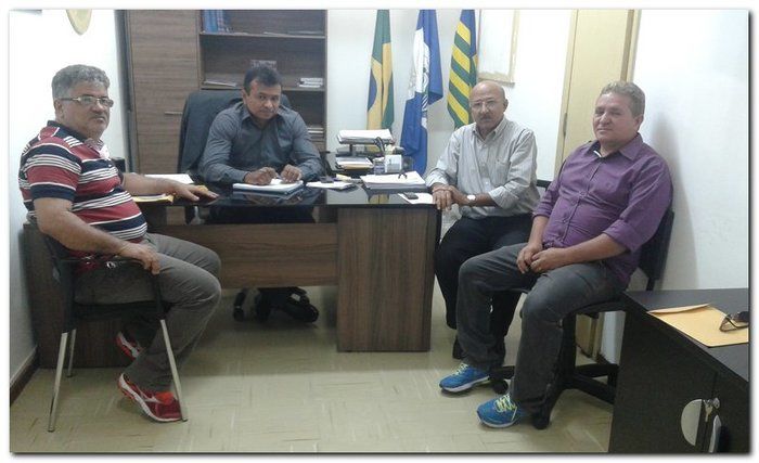 Prefeito Dr. Moura, Vice-prefeito Silva Júnior e o Vereador Deusinho Aguiar se reúnem com o Secretário de Segurança Fábio Abreu - Imagem 1