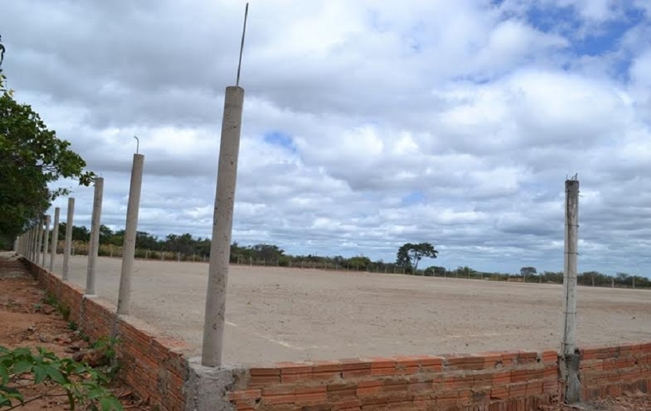 Município vai entregar três campos de futebol na zona rural