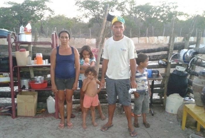 Família mora dentro de um curral na região de Campo Maior - Imagem 1