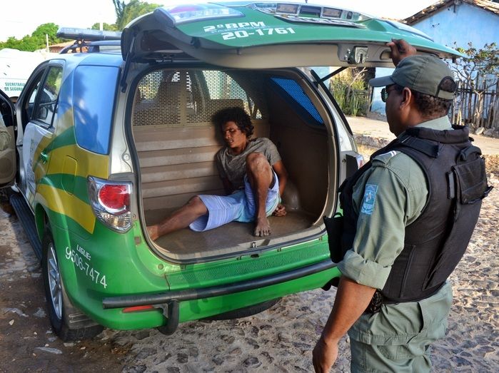 Suspeito de furto é amarrado pela população no litoral do Piauí - Imagem 1
