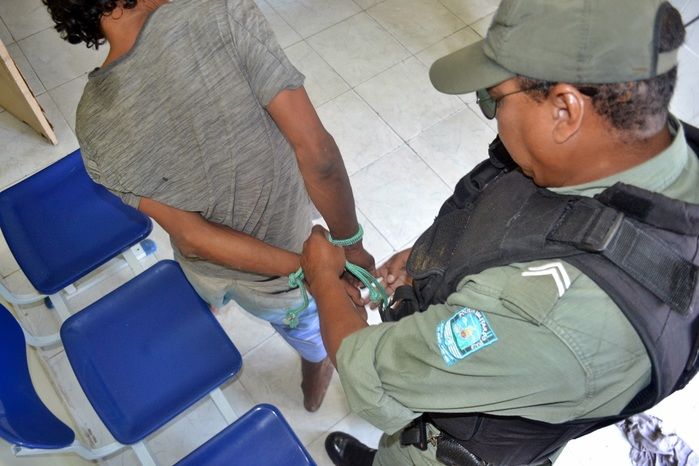 Suspeito de furto é amarrado pela população no litoral do Piauí - Imagem 3