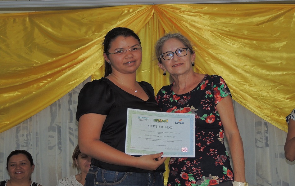 Município faz entrega de certificados dos cursos do PRONATEC E PSG aos concludentes
