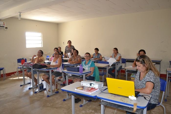 Professores Alfabetizadores participam de reunião do PNAIC em Alegrete - Imagem 8