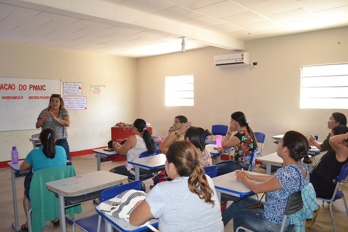 Professores Alfabetizadores participam de reunião do PNAIC em Alegrete - Imagem 3