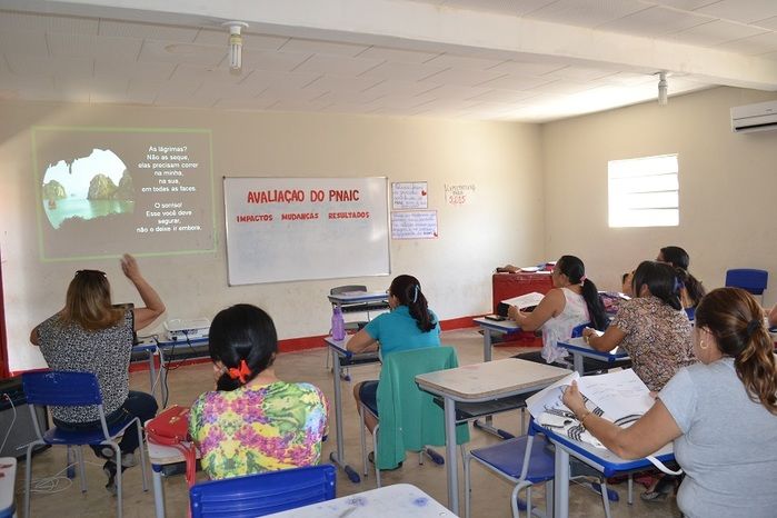 Professores Alfabetizadores participam de reunião do PNAIC em Alegrete - Imagem 11