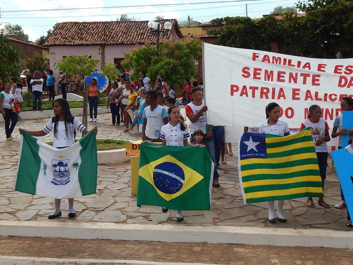 Veja mais fotos do Desfile de 7 de Setembro em Francinópolis - Imagem 130