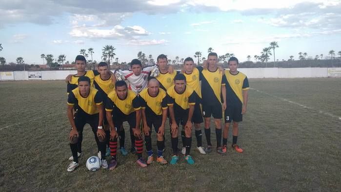 Imagem Adones da Silva. Equipe do Buriti
