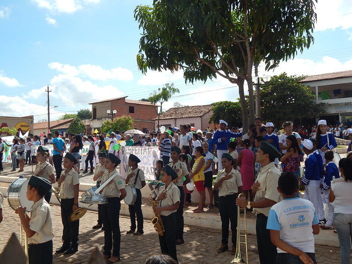 Veja mais fotos do Desfile de 7 de Setembro em Francinópolis - Imagem 200