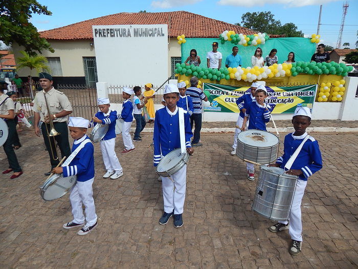 Veja mais fotos do Desfile de 7 de Setembro em Francinópolis - Imagem 213