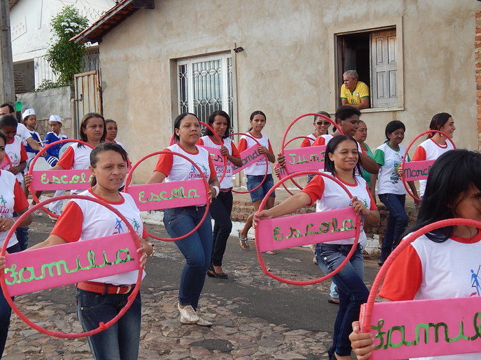 Veja mais fotos do Desfile de 7 de Setembro em Francinópolis - Imagem 55