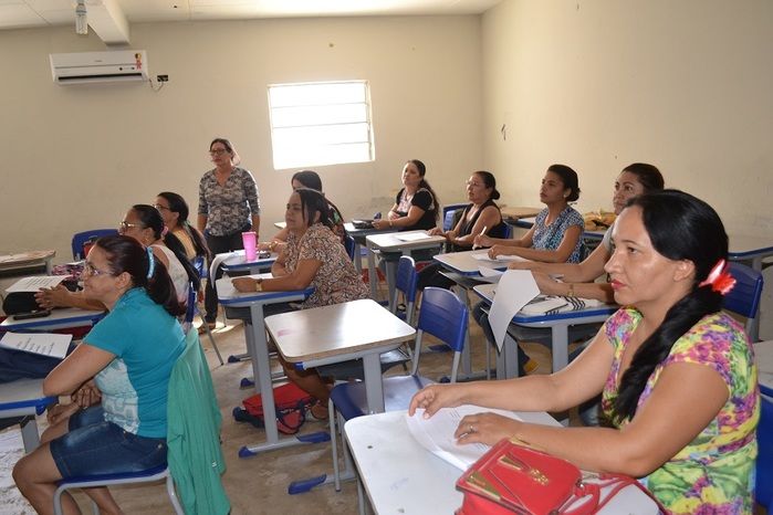 Professores Alfabetizadores participam de reunião do PNAIC em Alegrete - Imagem 9