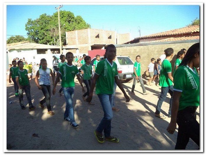  Alunos de Inhuma realizam desfile alusivo ao 7 de Setembro - Imagem 1