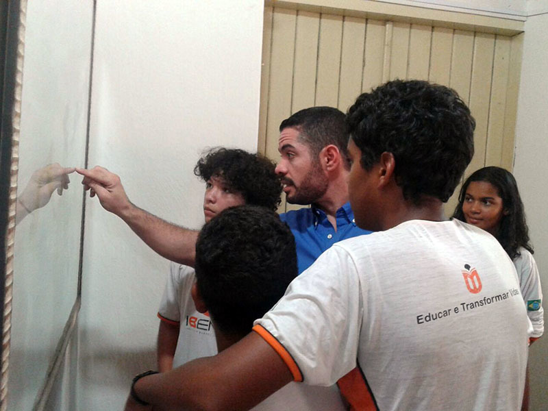 Lukano Sá recebe alunos do IBENS para discussão de projeto social
