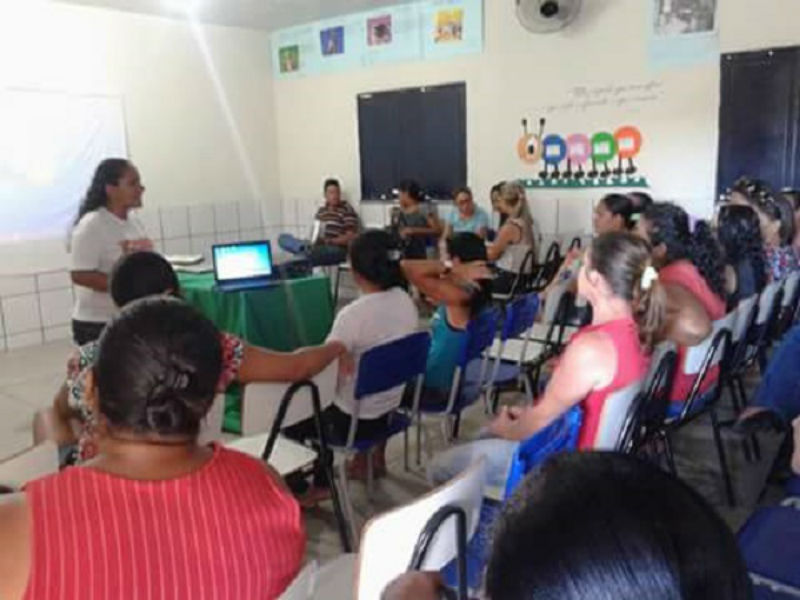 Pais de alunos participaram de reunião do programa mais educação da rede municipal em Santo Inácio  