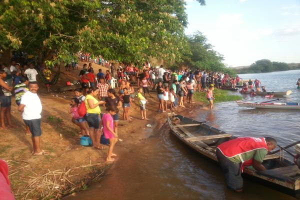 Sindicato dos pescadores realizou mais uma regata de canoas a remo - Imagem 5