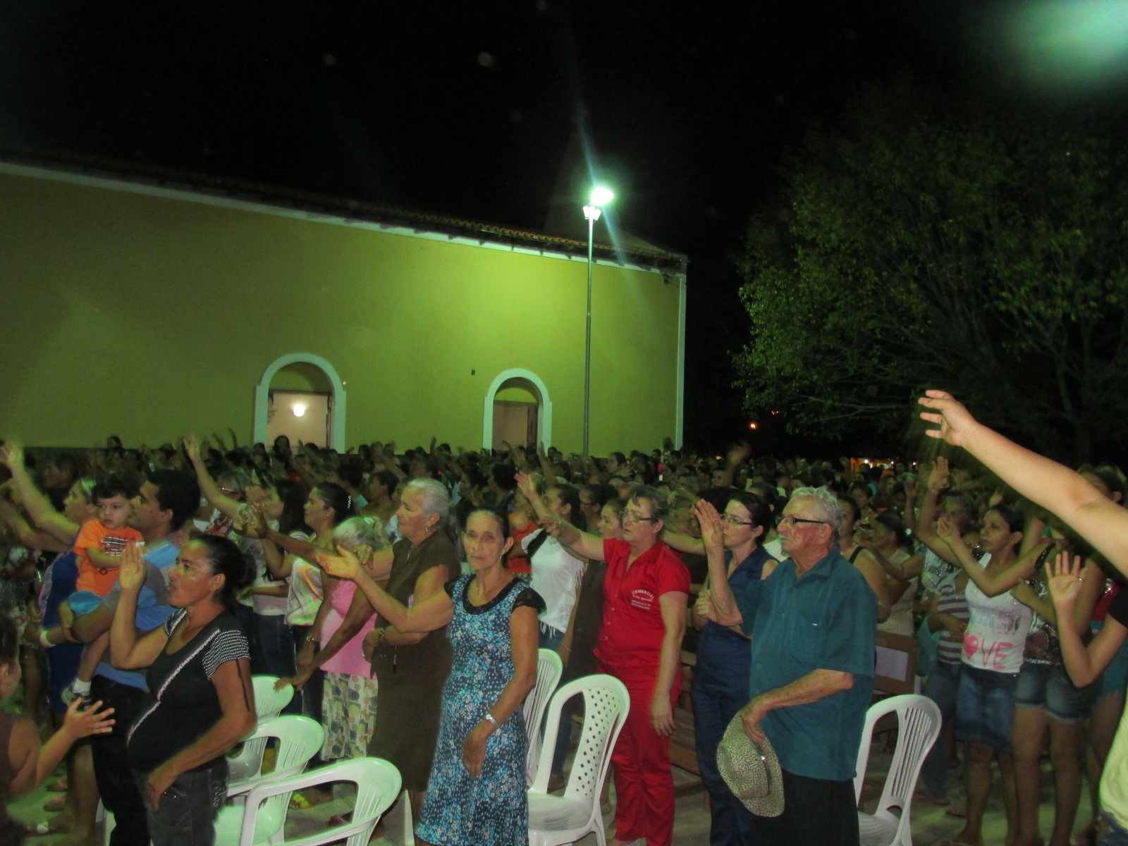 Centenas de Fiéis Acompanharam a Procissão do Mastro na Abertura dos Festejos de São francisco