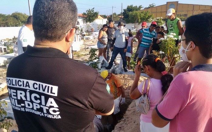 Corpo de pescador morto em naufrágio é exumado no litoral do Piauí - Imagem 5