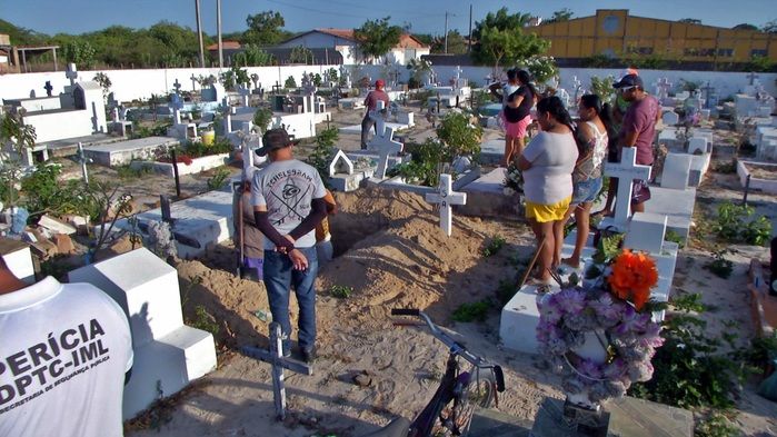 Corpo de pescador morto em naufrágio é exumado no litoral do Piauí - Imagem 4