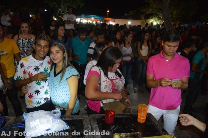 Praça fica super lotada na tradicional festa na ultima noite dos festejos - Imagem 18