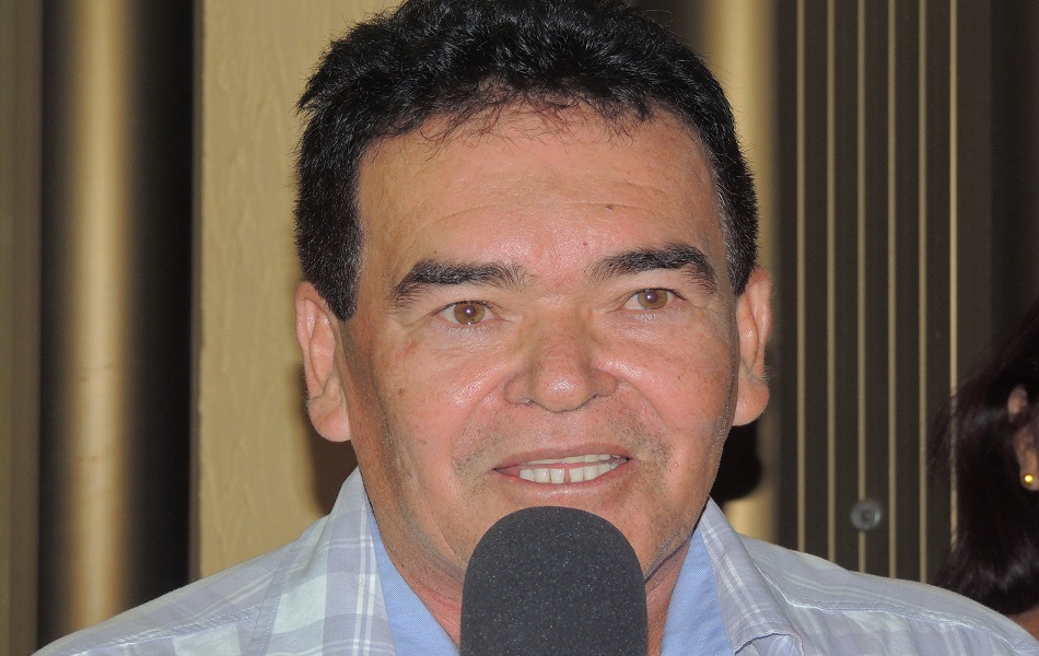 Chico Zaca reune uma multidão entre amigos, vizinhos e evangélicos no seu aniversário 