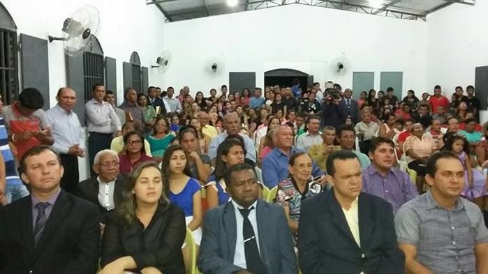 PREFEITO ZÉ RESENDE AO LADO DA PRIMEIRA DAMA EDNA RESENDE E O VICE-PREFEITO DOMIGUINHOS PRESTIGIAM INAUGURAÇÃO DO TEMPLO DA IGREJA O BRASIL PARA CRIST - Imagem 10