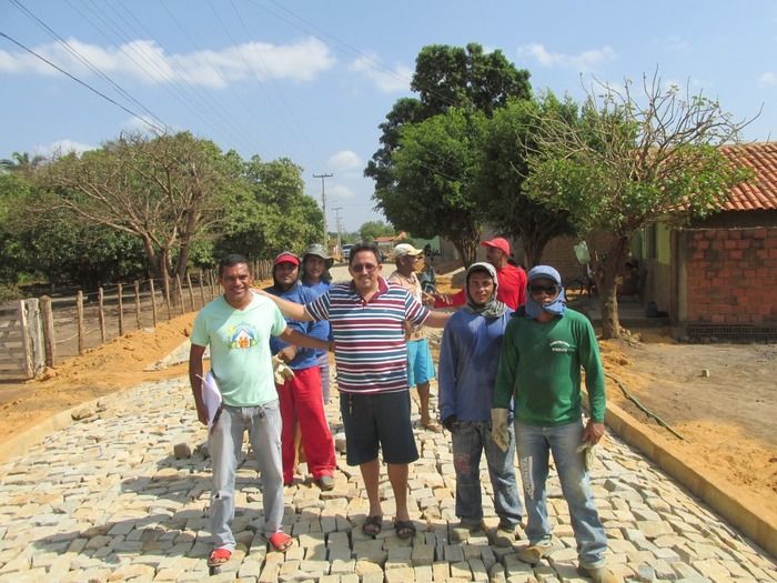 Prefeito Walter Alencar visita obras em fase final na rua Raimundo Ferreira Nunes - Imagem 4