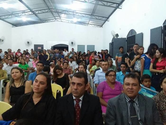 PREFEITO ZÉ RESENDE AO LADO DA PRIMEIRA DAMA EDNA RESENDE E O VICE-PREFEITO DOMIGUINHOS PRESTIGIAM INAUGURAÇÃO DO TEMPLO DA IGREJA O BRASIL PARA CRIST - Imagem 8