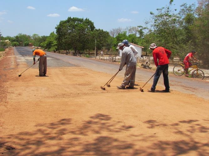 BOM EXEMPLO: MESMO COM PAÍS EM CRISE, PREFEITO ZÉ RESENDE TRANSFORMA BOA HORA EM CANTEIRO DE OBRAS - Imagem 3