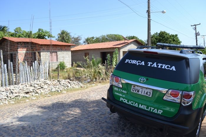 Segundo a PM, residências eram ultilizadas como ponto de venda de drogas. (Foto: Kairo Amaral)