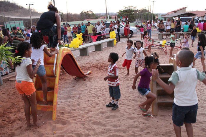 Praça “Ana Morais” é inaugurada no povoado Malhada Vermelha - Imagem 2