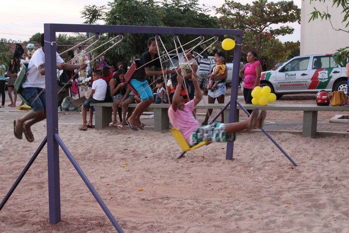 Praça “Ana Morais” é inaugurada no povoado Malhada Vermelha - Imagem 1