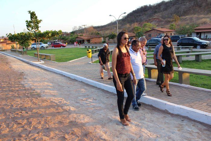 Praça “Ana Morais” é inaugurada no povoado Malhada Vermelha - Imagem 19