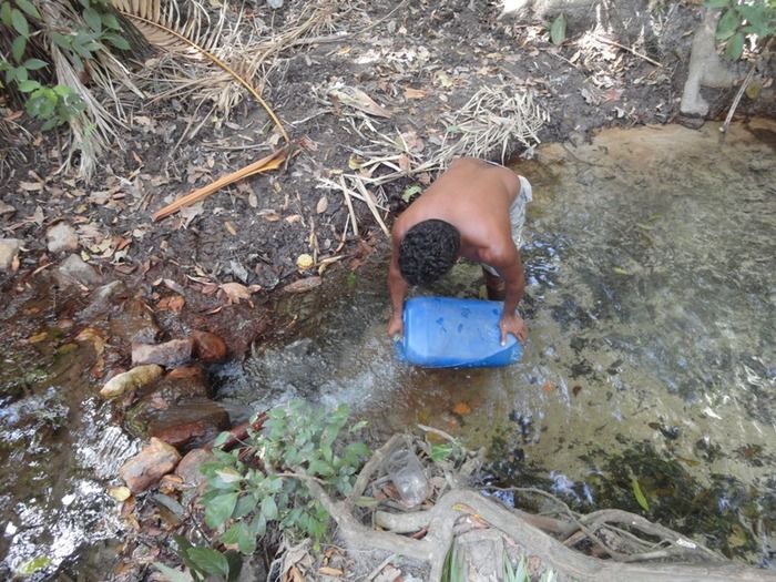 Única fonte de água natural pode secar - Imagem 20