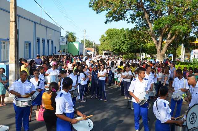 Depois de Muitos Anos Prefeitura Volta a Realizar Desfile Cívico Escolar - Imagem 3