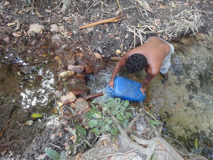 Única fonte de água natural pode secar - Imagem 21