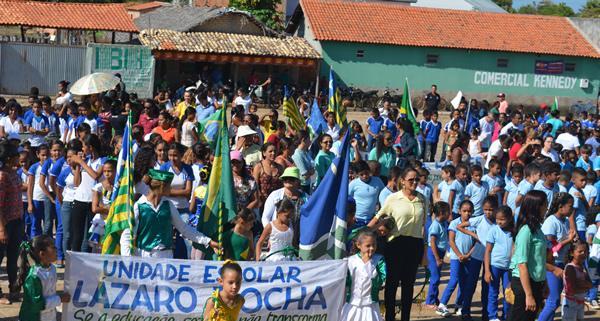 Prefeito e convidados participam do desfile de 7 de Setembro - Imagem 4