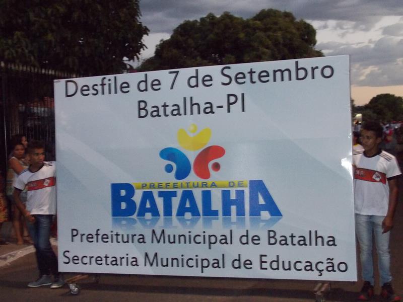 Desfile da Independência reúne 800 estudantes em Batalha