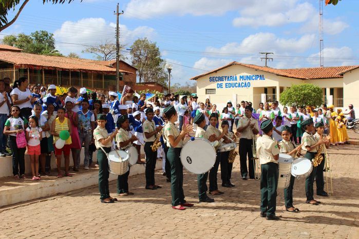 Desfile cívico de 7 de setembro reúne alunos e familiares e a comunidade em geral - Imagem 229