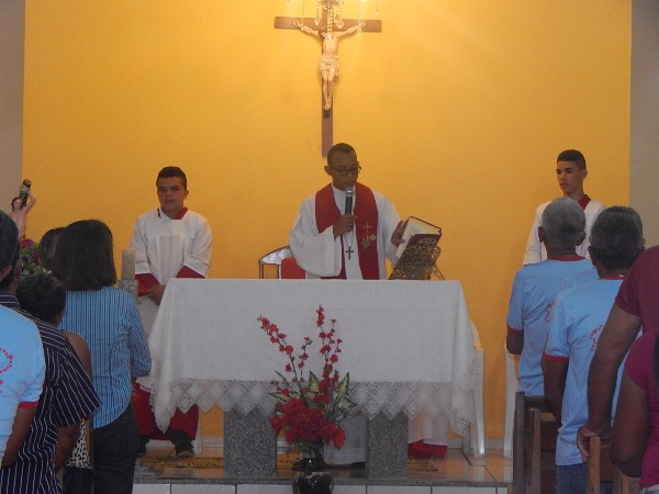 Populares participam de Missa na Igreja de São Sebastião  - Imagem 4