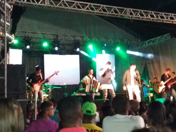 Show da banda Encantus e Farra de Play em Lagoinha - Imagem 7