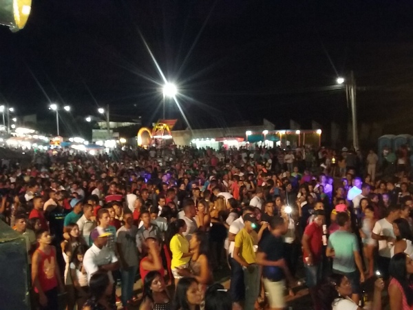 Show da banda Encantus e Farra de Play em Lagoinha - Imagem 9
