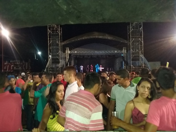 Show da banda Encantus e Farra de Play em Lagoinha - Imagem 24