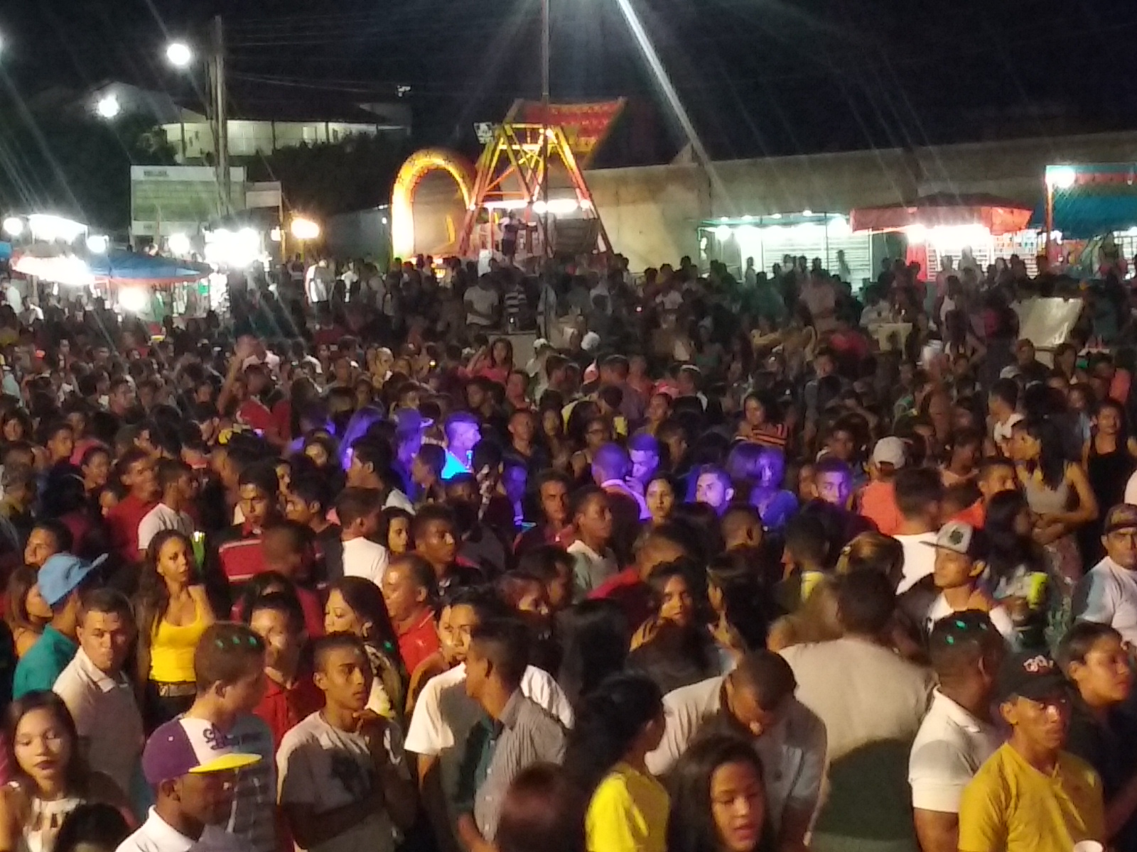 Show da banda Encantus e Farra de Play em Lagoinha