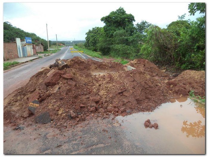  Prefeitura Municipal e Secretaria de Obras constroem Bueiro - Imagem 2